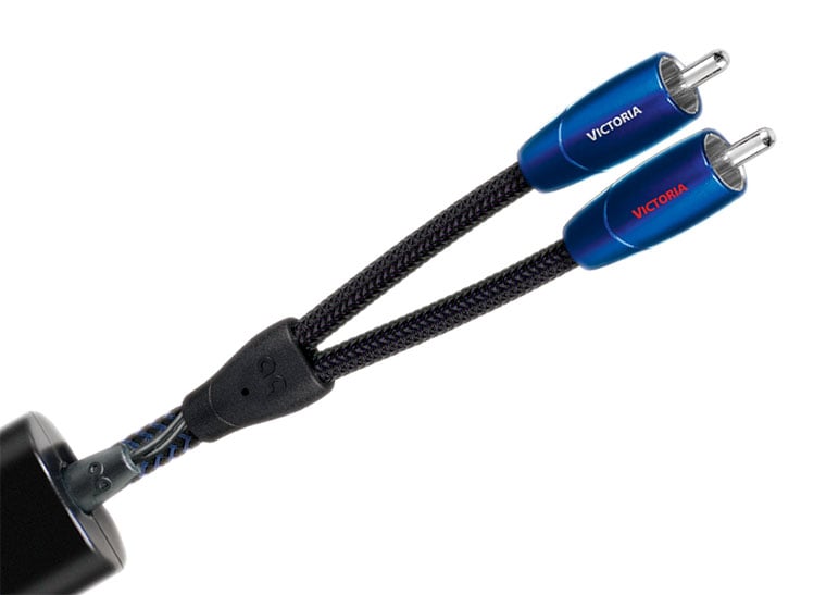 Американский производитель кабелей audioquest использует электронную систему DBS, которая постоянно поляризует диэлектрик в кабеле